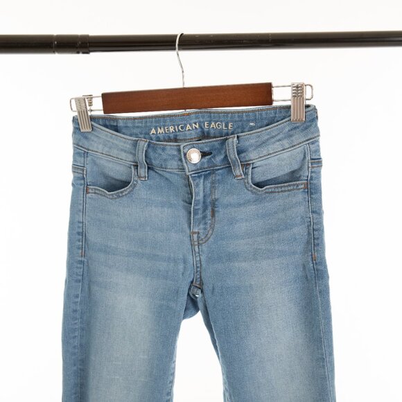 American Eagle (Indigo light wash) Size 0 Xtra Long - Picture 4 of 8